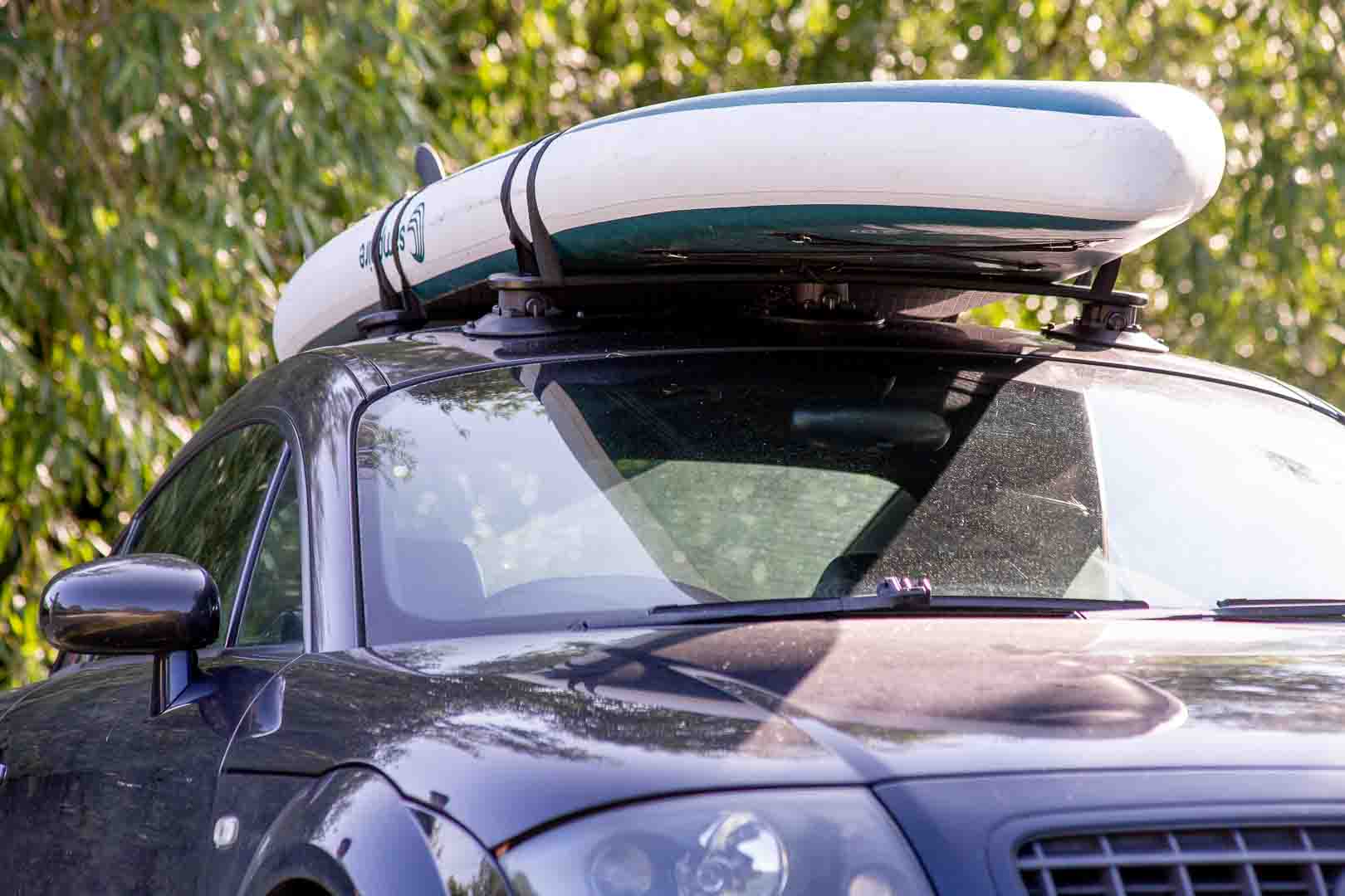 Trouvez le support de toit pour SUP, planche de surf ou kayak pour votre  voiture !, Thule